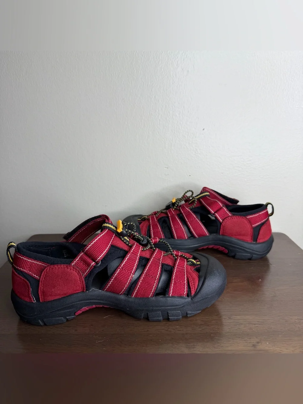 Keen Newport H2 Waterproof Red Hiking Sandals Sz 5 Kids